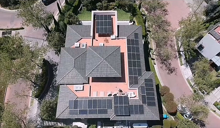 Photovoltaic carport مرآب ضوئي