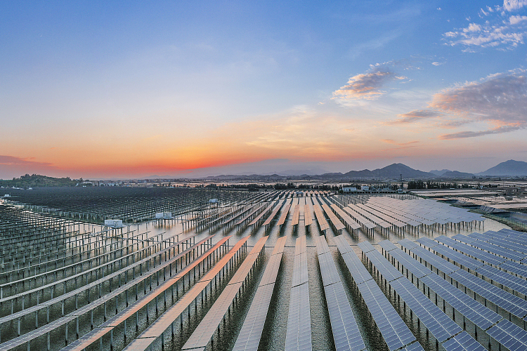 Three major trends in the renewal energy industry ثلاثة اتجاهات رئيسية في صناعة الطاقة المتجددة