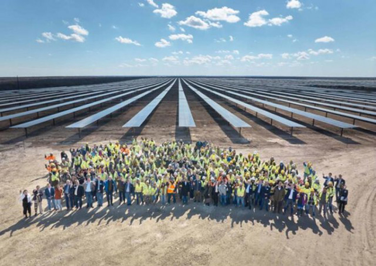 Emerging markets with sensitive costs الأسواق الناشئة ذات التكاليف الحساسة