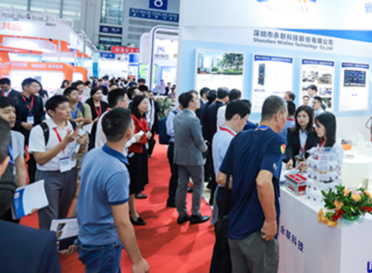 الأنشطة الاقتصادية والتجارية الداخلية والخارجية