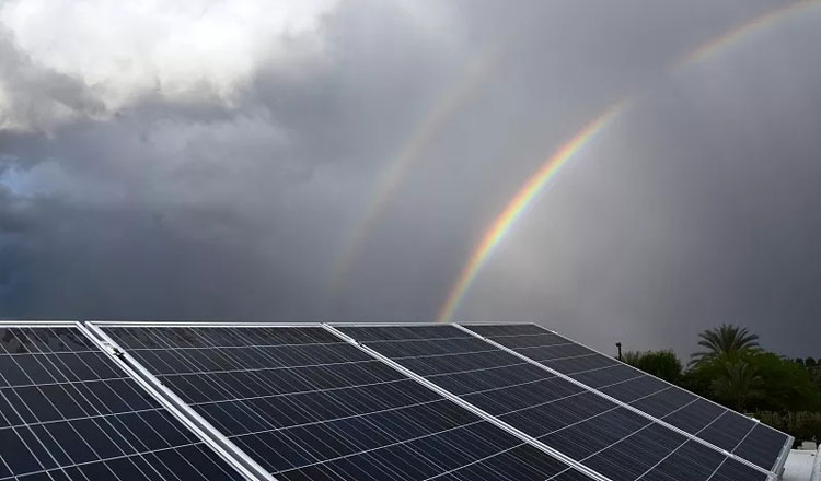 الكهرباء باستخدام مرافق توليد الطاقة الشمسية